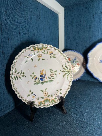 * Ceramic set including: 
- Auvillar. Oval...