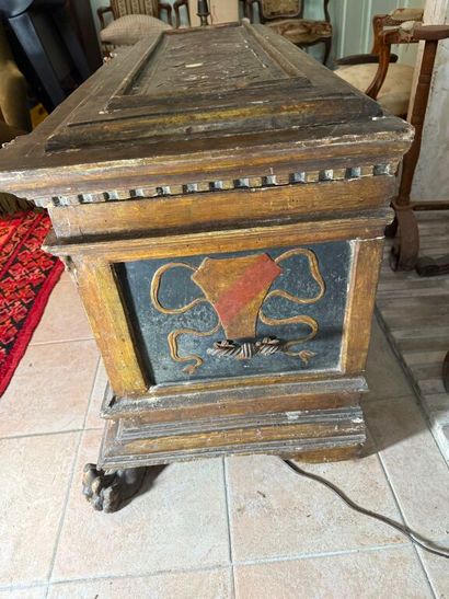 Cassone wedding chest in molded wood, carved...