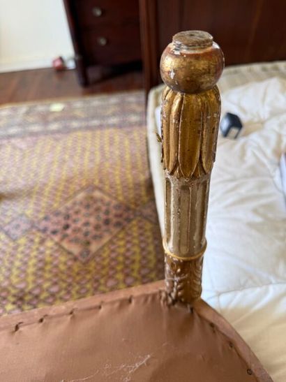 Paire de fauteuils à dossier plat en bois...