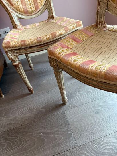 * Paire de chaises cabriolet d'époque Louis...
