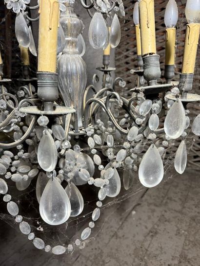 Important lustre à douze bras de lumière...