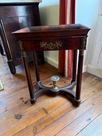 Petite table cabaret formant console sur...