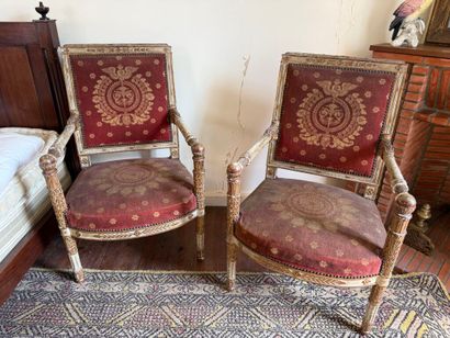 Paire de fauteuils à dossier plat en bois...