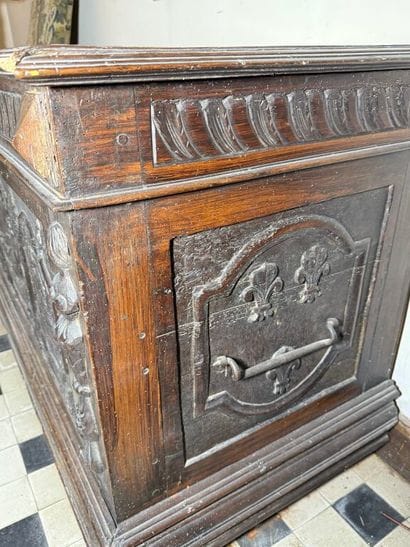 Large chest in natural wood, carved with...