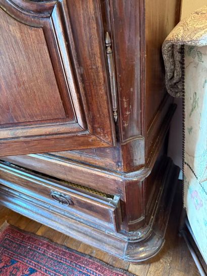 Large regional waxed and molded oak cabinet...