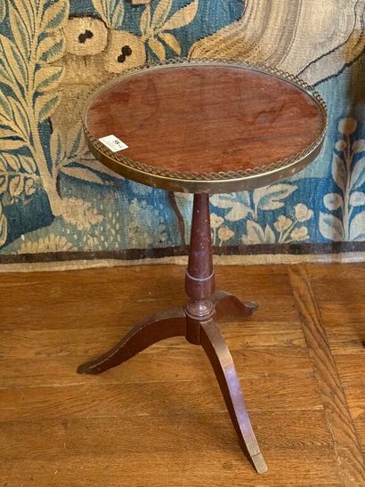 Set of two pedestal tables: 
- one in mahogany...