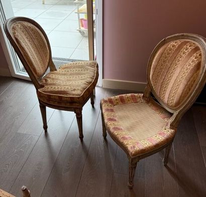 * Paire de chaises cabriolet d'époque Louis...