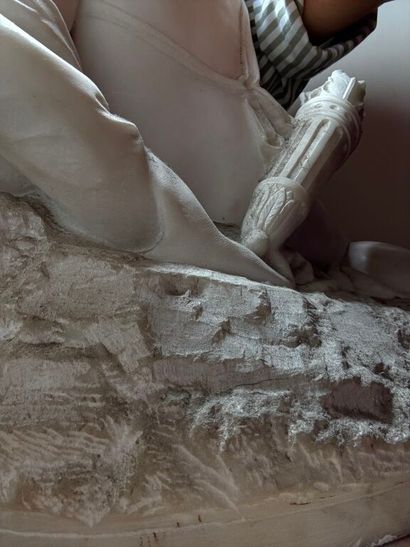 L'Amour songeur. 
Sculpted group in white...