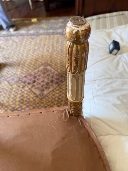 Paire de fauteuils à dossier plat en bois...