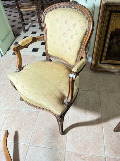 Pair of armchairs in molded wood carved with...