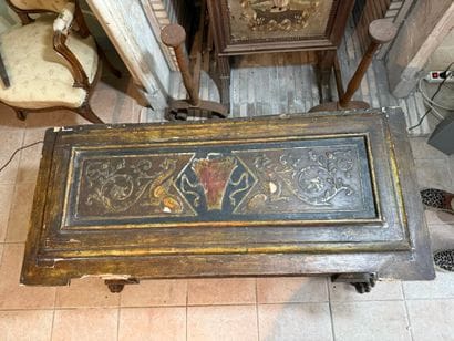 Cassone wedding chest in molded wood, carved...