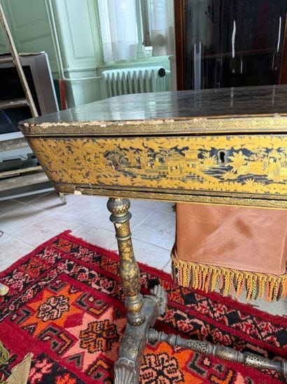 CHINA, Canton, 19th century. 
Sewing table...