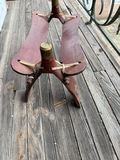 Dromedary saddle stool in wood and nerves....