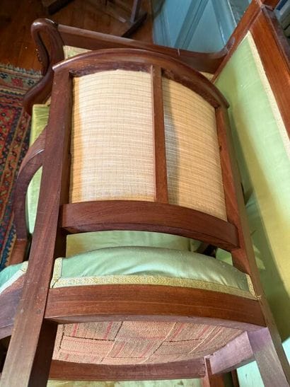 Living room set comprising: 
a suite of four...