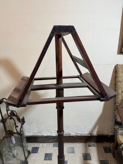 Double lectern in natural wood, pivoting...