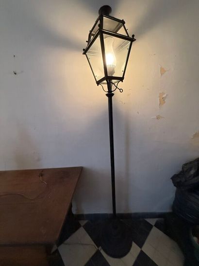 Paire de lampadaires en forme de lanternes...