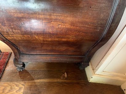 Grave chest in walnut and walnut veneer opening...