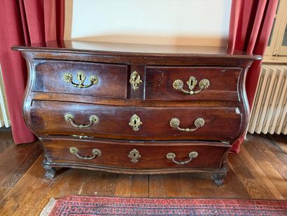 Grave chest in walnut and walnut veneer opening...