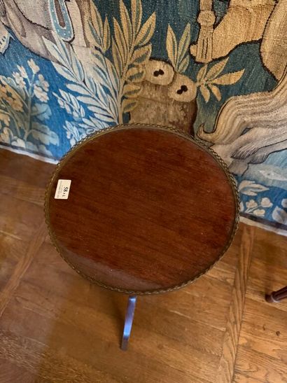 Set of two pedestal tables: 
- one in mahogany...
