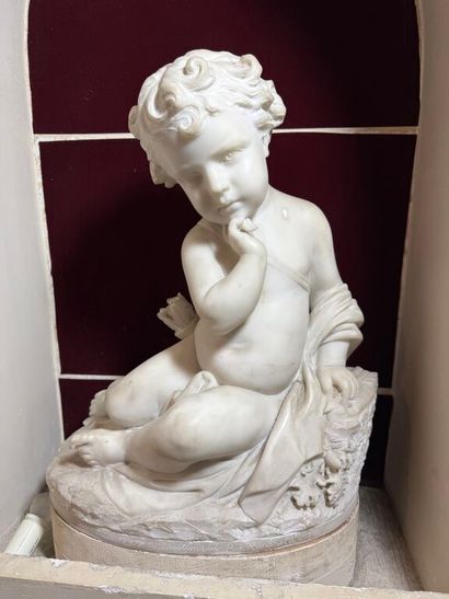 L'Amour songeur. 
Sculpted group in white...
