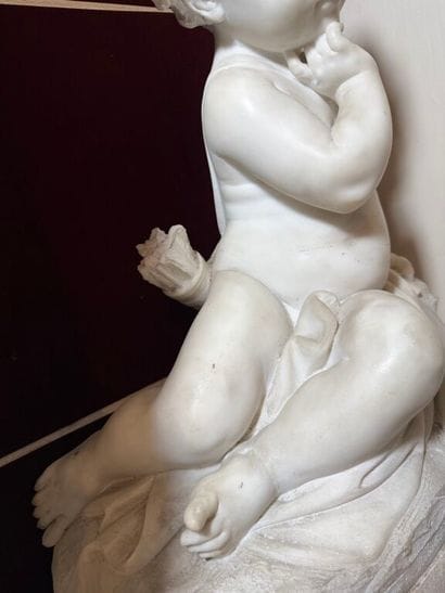L'Amour songeur. 
Sculpted group in white...