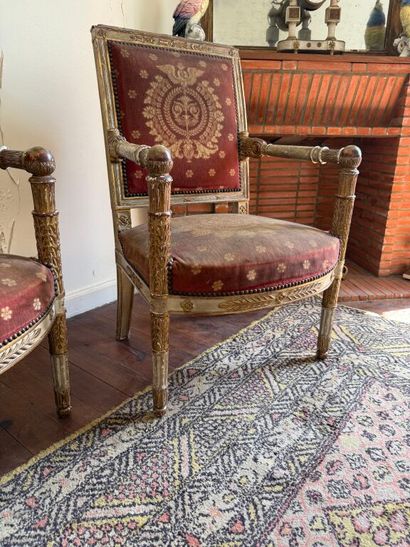 Paire de fauteuils à dossier plat en bois...