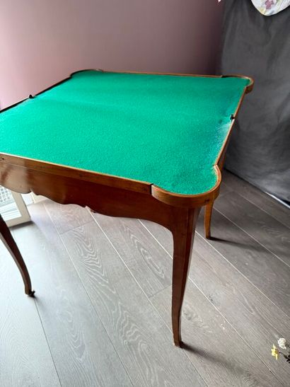 * Table à jeux en bois de plaquage à décor...