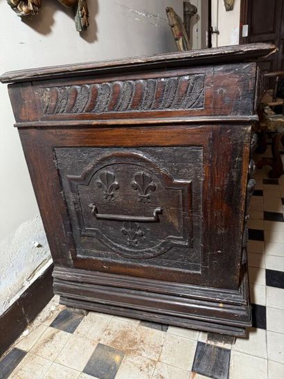 Large chest in natural wood, carved with...
