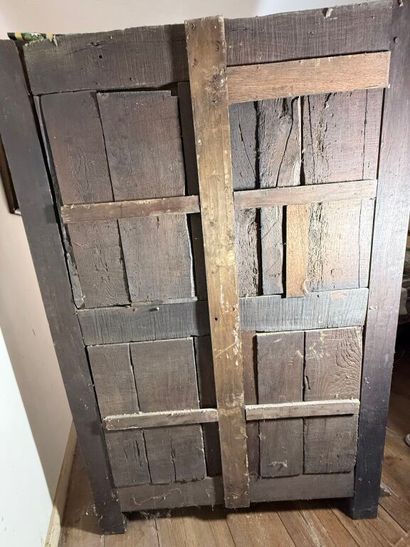 Petite armoire régionale en bois naturel...