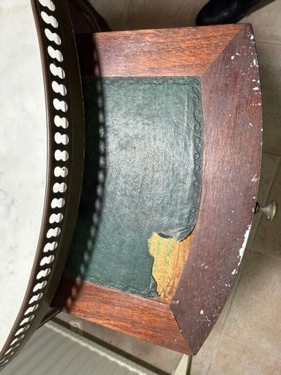 Veneered bouillotte table opening with two...