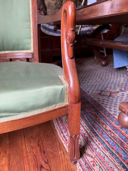 Living room set comprising: 
a suite of four...