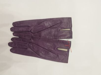 Lot de trois paires de gants, dont une paire...
