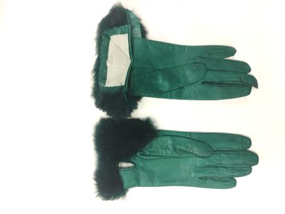 Lot de trois paires de gants, dont une paire...