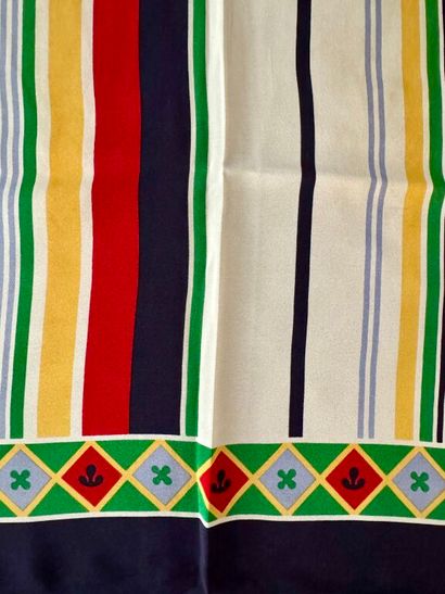 Lot de 5 foulards vintage en soie imprimée,...