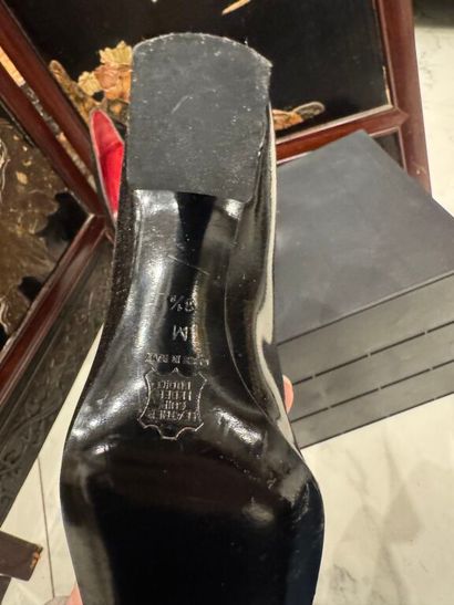 YVES SAINT-LAURENT par Roger Vivier
Paire...