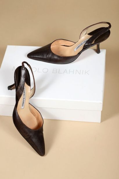 MANOLO BLAHNIK 
Paire de sandales en lézard...