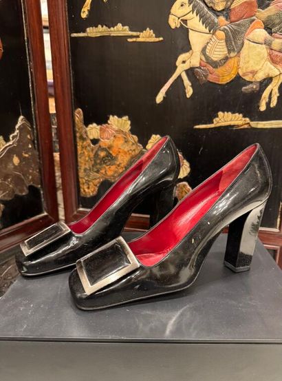 YVES SAINT-LAURENT par Roger Vivier
Paire...