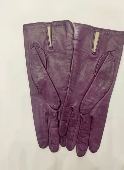 Lot de trois paires de gants, dont une paire...