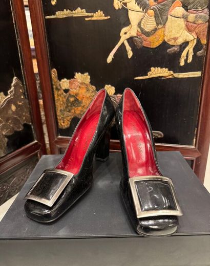 YVES SAINT-LAURENT par Roger Vivier
Paire...