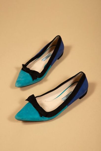 PRADA 
Ballerines tricolores à bouts pointus...