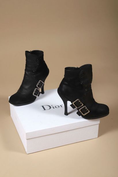 CHRISTIAN DIOR PAR JOHN GALLIANO 
Paire de...
