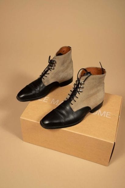 LE MAJORDOME 
Paire de souliers unisexe bicolores...