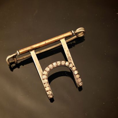 Broche porte-montre en argent et argent doré...