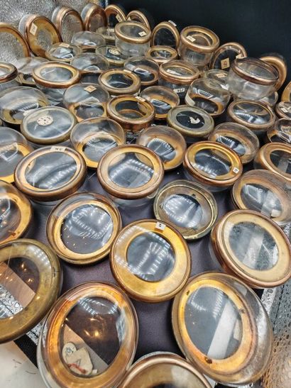 Un lot de 10 boîtes de présentation de mouvement...