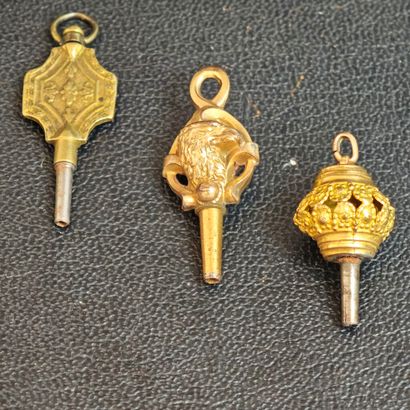 Ensemble de trois clefs de remontage en métal...