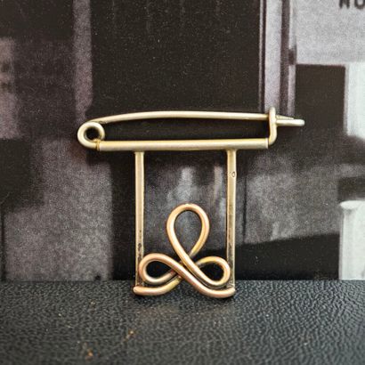 Broche porte-montre en argent 800‰ et argent...