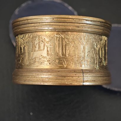 Rare pendulette de table de type cylindrique...