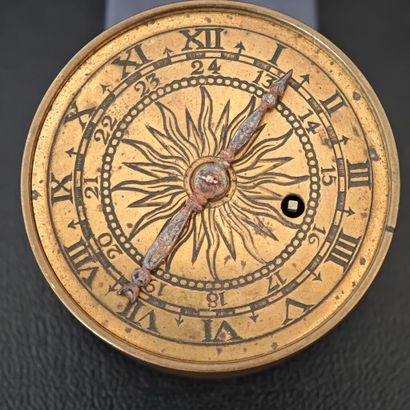 Rare pendulette de table de type cylindrique...