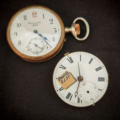 Lot including :
- a metal pocket regulator...