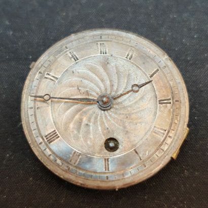 Mechanical movement, silver dial with moiré...